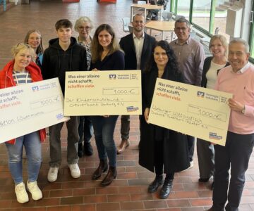 Schülerfirma spendet 3000 Euro