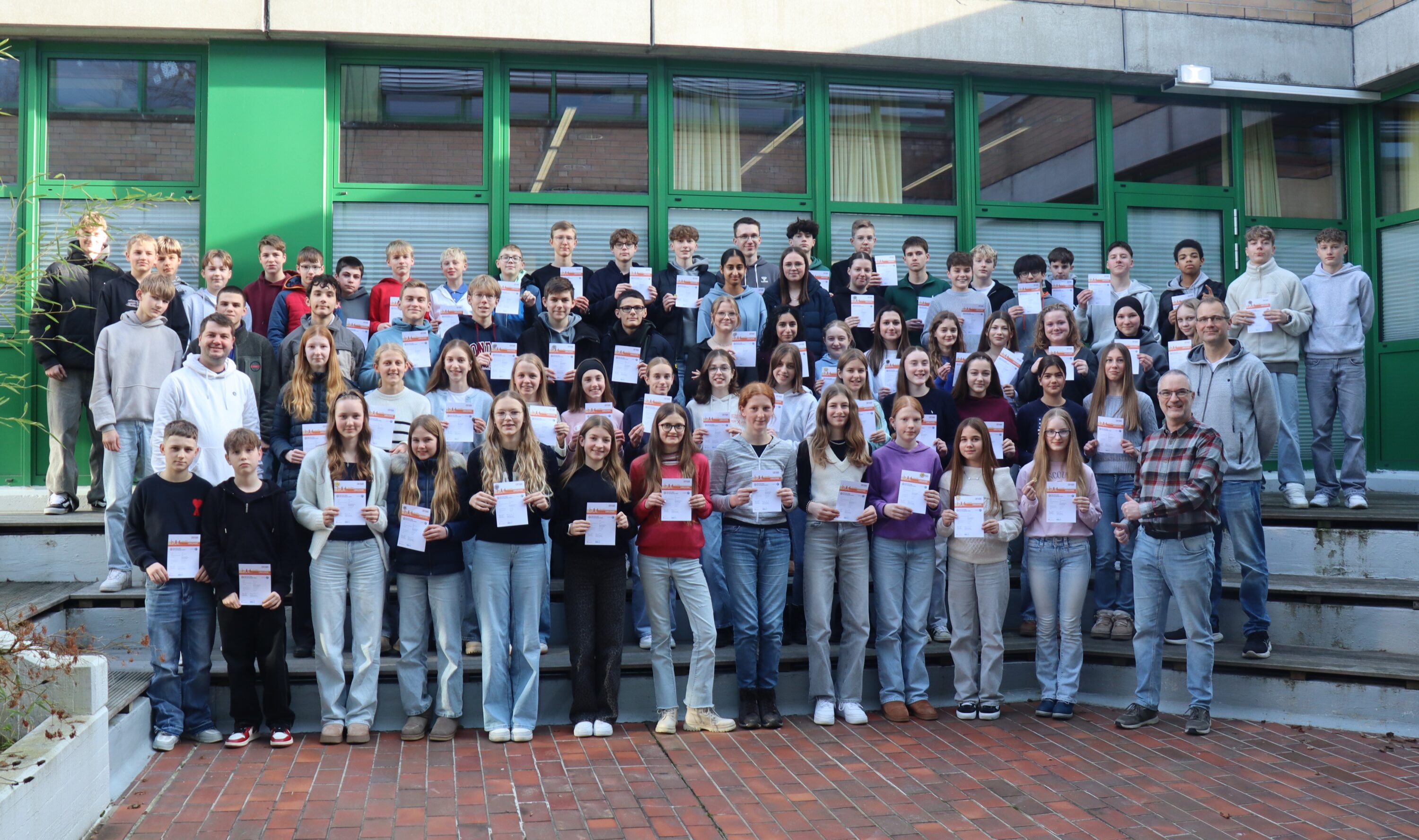 Über 100 Sportabzeichen am Hüffertgymnasium – Ein erfolgreicher Tag im Zeichen von Bewegung und Gemeinschaft